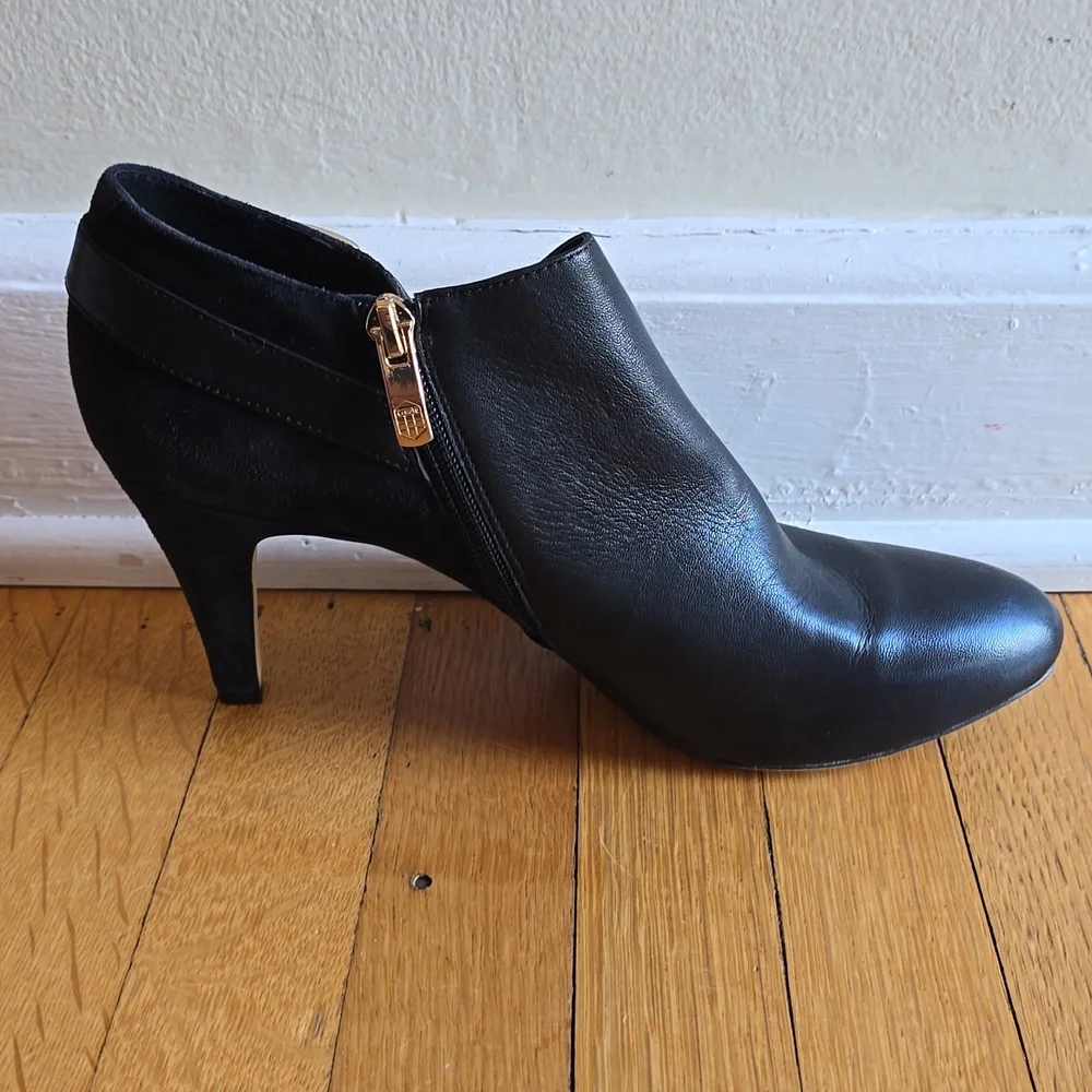 Vince Camuto, Velino Black Ankle Boots, Leather, EUC, Women's 10 - Picture 7 of 16
